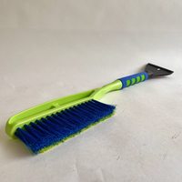 Щетка-скребок для снега 63,5 см. RedMark (RM8064)