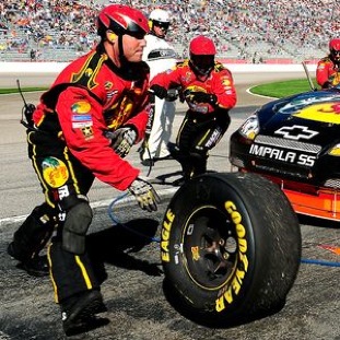 Goodyear - эксклюзивный поставщик шин для NASCAR.