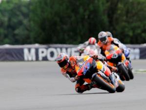 Шины Bridgestone помогают уменьшить время круга. Шины Bridgestone помогают уменьшить время круга.